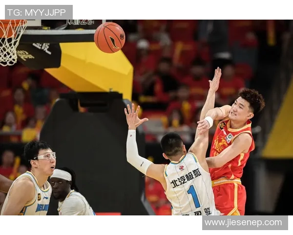与篮球明星合照的难忘瞬间记录了我的青春梦想与追逐的热情